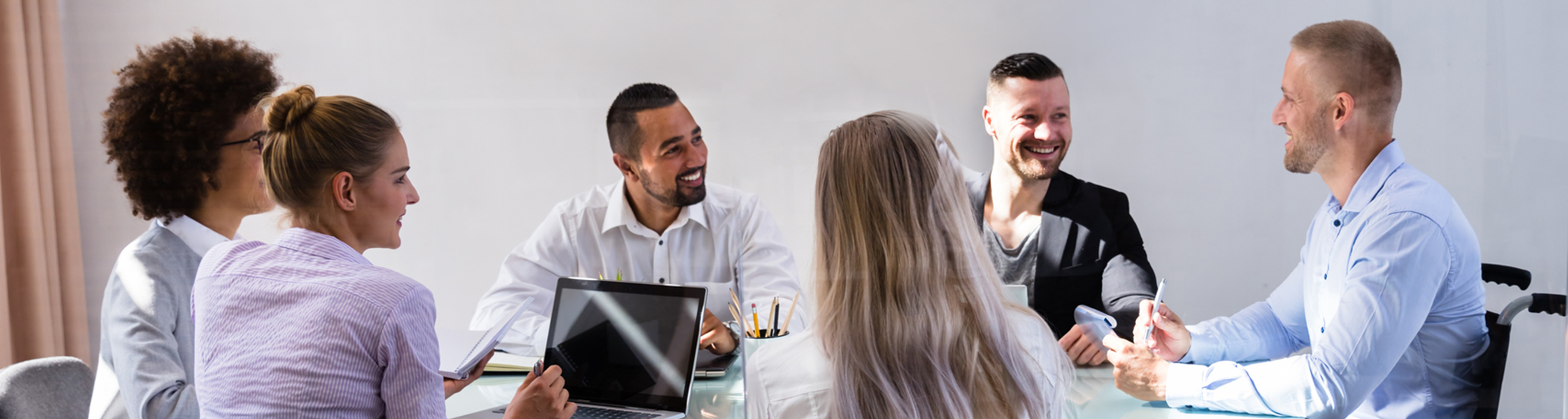 Manager discussing career goals with employee